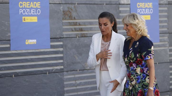 La reina Letizia y Jill Biden en el Centro de Refugiados ucranianos / EFE