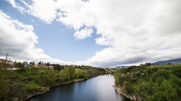 Curso del río Lozoya a su paso por Buitrago de Lozoya / EUROPA PRESS