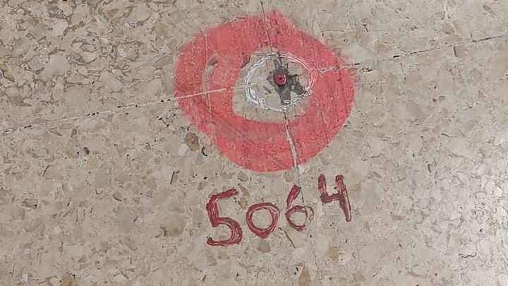 Señales en el suelo del metro / REDACCIÓN