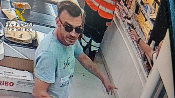 Una de las personas que busca la Guardia Civil / GUARDIA CIVIL