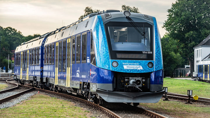 Uno de los trenes propulsadas por hidrógeno que cubrirán íntegramente la línea en la región de Bremervörde (Alemania) / Alstom-Sabrina Adeline Nagel