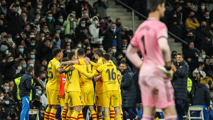 Jugadores del Barcelona celebran uno de los goles en el Bernabéu / EUROPA PRESS