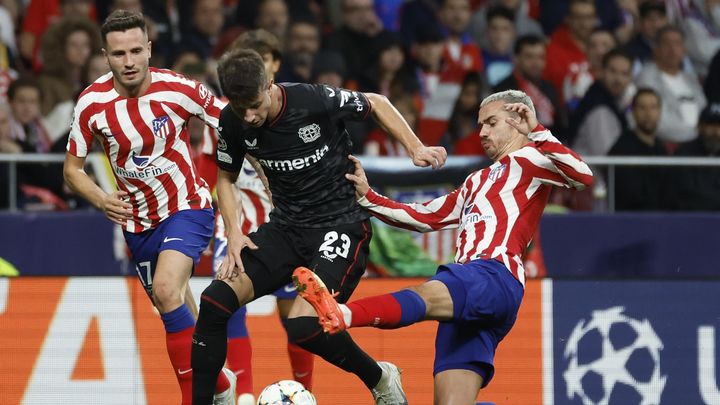 Saúl y Griezmann ante el Bayer Leverkusen / EFE