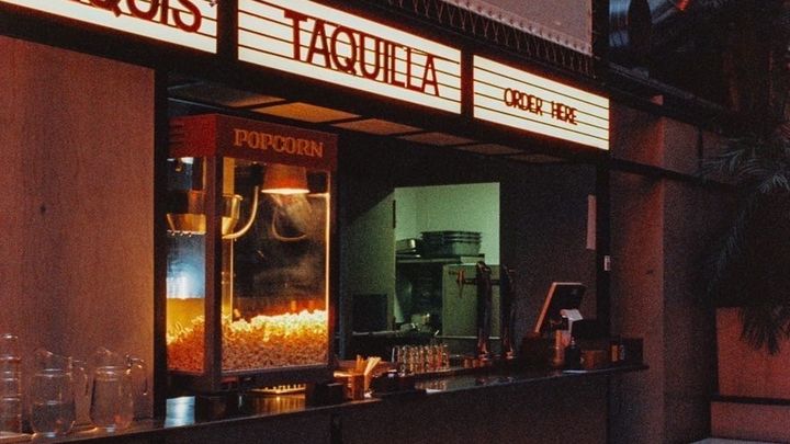 Un antiguo cine convertido en bar / SALA EQUIS