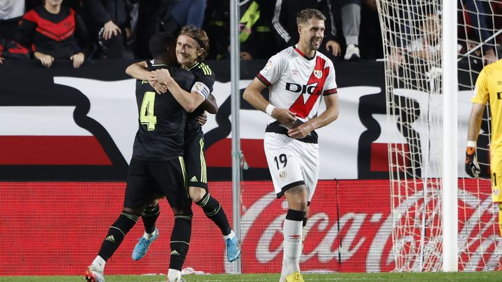 Modric y Alaba ante el Rayo Vallecano / EFE