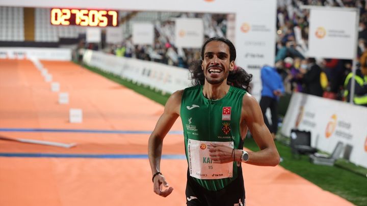 El atleta Mohamed Katir a su llegada a la meta de la Carrera de San Silvestre Vallecana Internacional 2021 en el Estadio de Vallecas / EUROPA PRESS