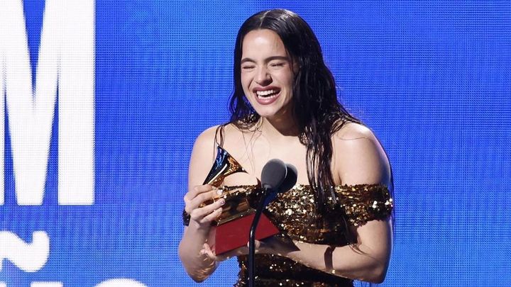 Rosalía tras conseguir el Latin Grammy a mejor álbum del año / EFE