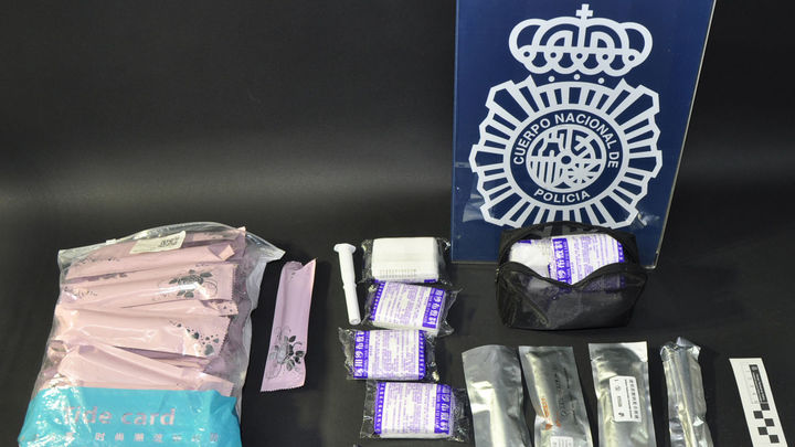 Material incautado por la policía en dos clínicas de cirugía estética ilegales en Madrid y en Pozuelo / Policía Nacional