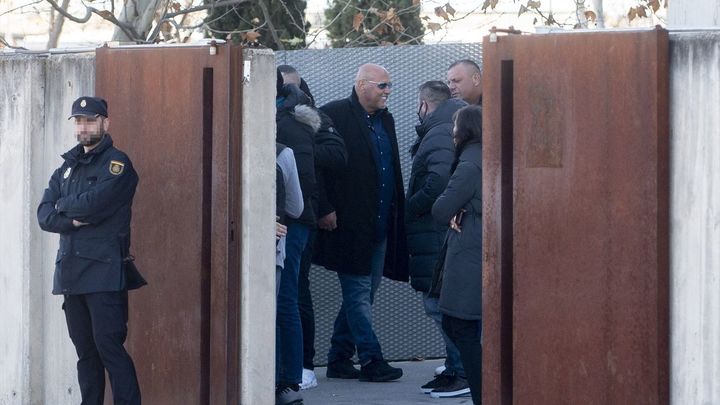 Frank Hannebuth, soriente, considerado como uno de los principales dirigentes de los 'Hells Angels' en Europa, a su salida del juicio en la Audiencia Nacional / EUROPA PRESS