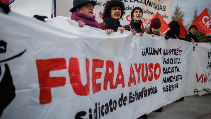 Concentración en contra de la distinción de Ayuso como Alumna Ilustre de la Complutense / EUROPA PRESS