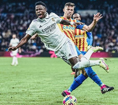 Patada de Paulista a Vinicius / AGENCIAS