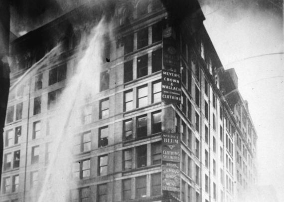 Incendio en la fábrica de camisas Triangle de Nueva York, 25 de maro 1911 / WIKIPEDIA