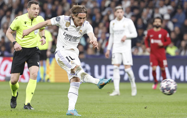Modric ante el Liverpool / EFE