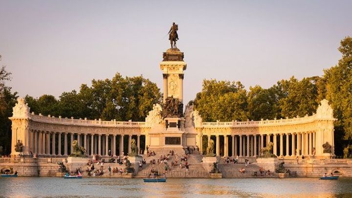 Monumento a Alfonso XII en el Parque de El Retiro / ESMADRID