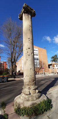 Otra de las columnas con impactos de bala ocurridos durante la Guerra Civil / P.O.