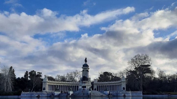 Sol en el estanque de los jardines del Buen Retiro / EUROPA PRESS