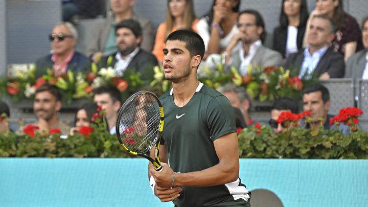 Carlos Alcaraz durante su partido contra Alexander Zverev en la final del Mutua Madrid Open del pasado 2022 / EUROPA PRESS
