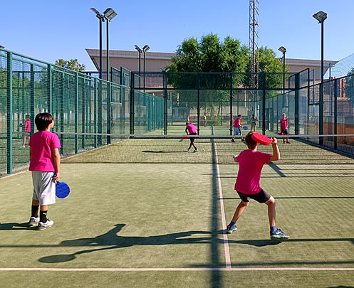 Práctica de pádel en las Colonias Deportivas leganenses / AYTO LEGANÉS