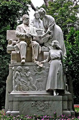 Estatua de Ramón de Campoamor en El Retiro / WIKIPEDIA