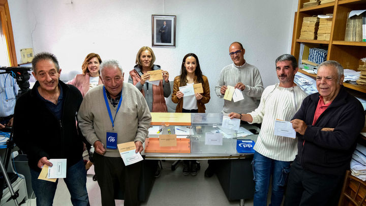 Villarroya,  el municipio de la Rioja que ha votado en 29 segundos / EFE