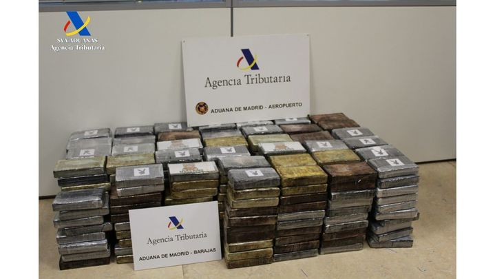 Casi media tonelada de droga intervenida en el aeropuerto de Barajas / AGENCIA TRIBUTARIA