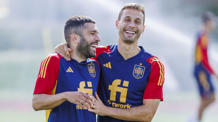 Jordi Alba y Sergio Canales / EFE