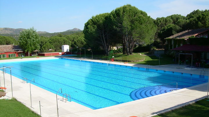 Piscina / CAMPING EL CANTO LA GALLINA