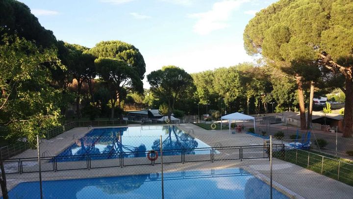 Piscina / CAMPING MONASTERIO DE PELAYOS