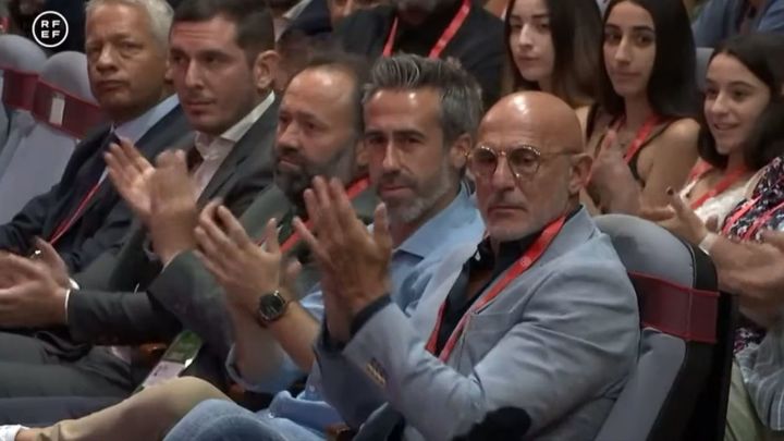 De la Fuente aplaude a Rubiales / TELEMADRID