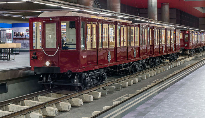 Uno de los primeros 'metros' expuesto en la estación de Chamartín / METRO DE MADRID