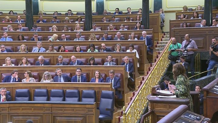 Diputados del PP siguiendo el Pleno / TELEMADRID
