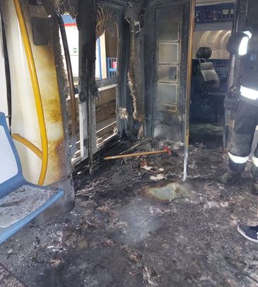 Vagón de Metro tras la explosión de la batería de un patinete / BOMBEROS