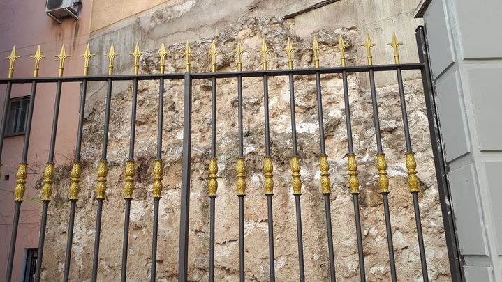 Restos de la muralla medieval de Madrid en la Calle de los Mancebos / TELEMADRID