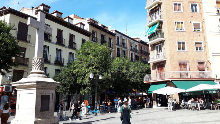 Plaza de Puerta Cerrada con su característica cruz / TELEMADRID