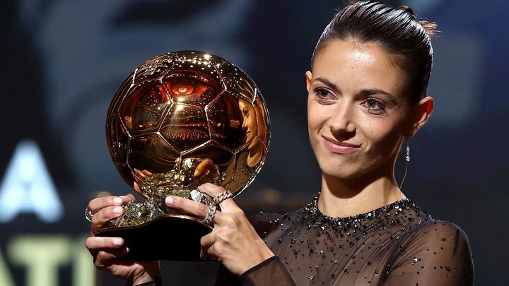 Aitana Bonmatí recibe el Balón de Oro / EFE/EPA/MOHAMMED BADRA