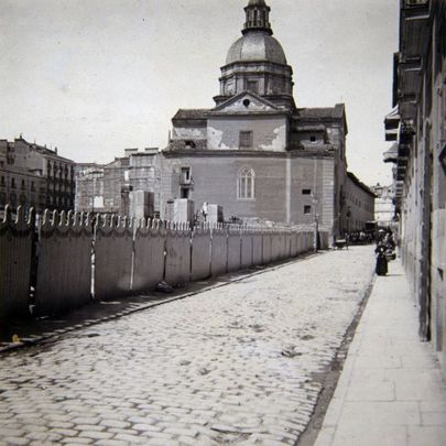 Iglesia del Colegio de las Niñas de Leganés en la antigua calle de la Reina / CONDE DE POLENTINOS / MEMORIA DE MADRID