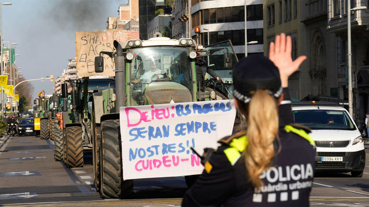 Tractores en las calles de Barcelona / EFE