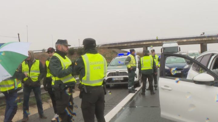 Guardia Civil en una autovía / TELEMADRID