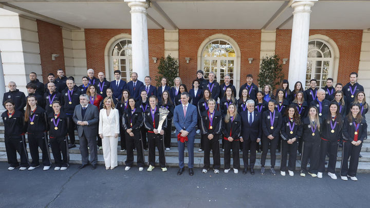 Pedro Sánchez y la Selección española femenina / EFE