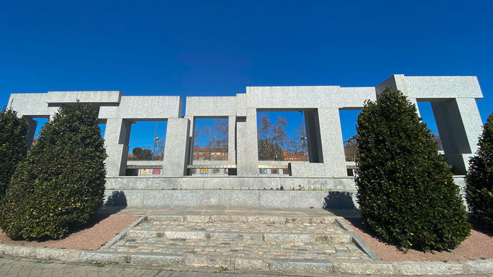 Monumento del 11-M en El Pozo del Tío Raimundo / EFE