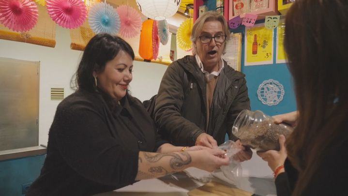 Puesto 'La Sal' en el Mercado de San Fernando / Telemadrid