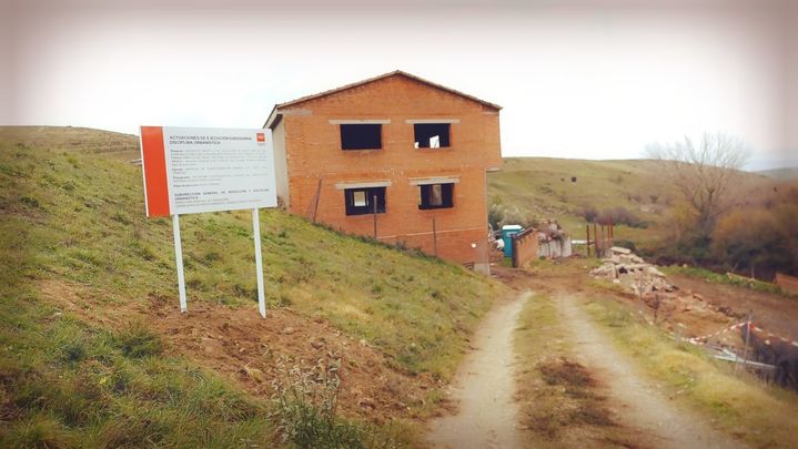 El edificio del Arroyo del Povo, en El Molar, antes de ser derribado / COMUNIDAD DE MADRID