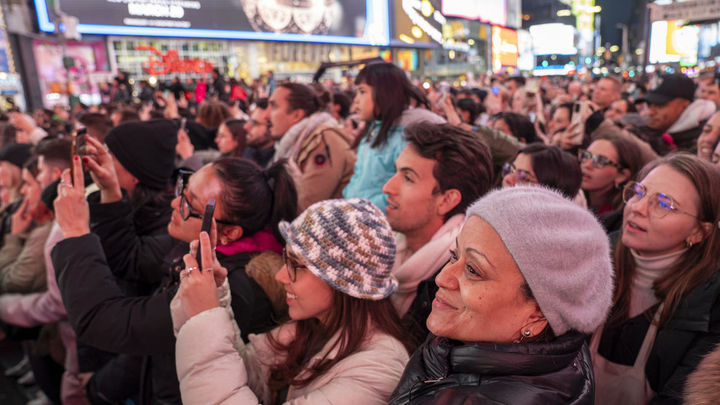 Shakira paraliza Times Square con un concierto gratis que convoca a miles de personas / EFE