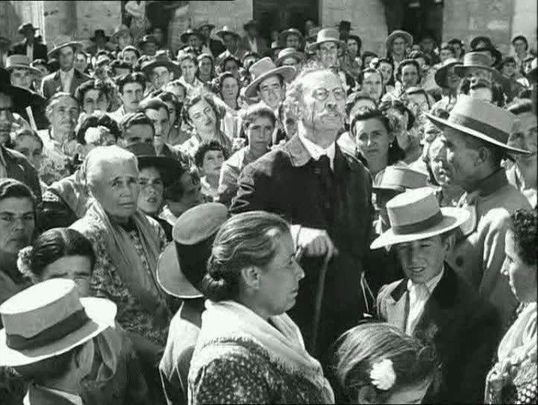 Alberto Romea, el hidalgo Don Luis, rodeado de los vecinos de Guadalix / AYTO GUADALIX DE LA SIERRA