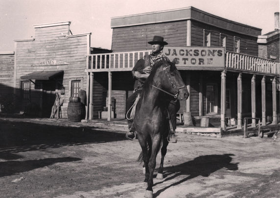 Clint Eastwood en el decorado de la Dehesa de Navalvillar de Colmenar Viejo / COLMENAR VIEJO TIERRA DE CINE