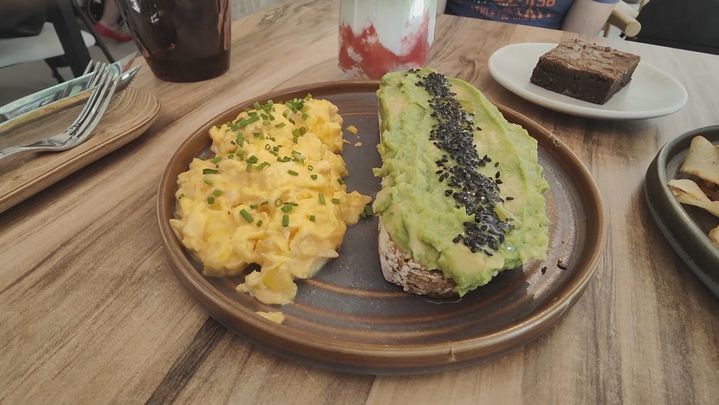 Merienda en 'Loft Specialty coffe & bar' / Telemadrid