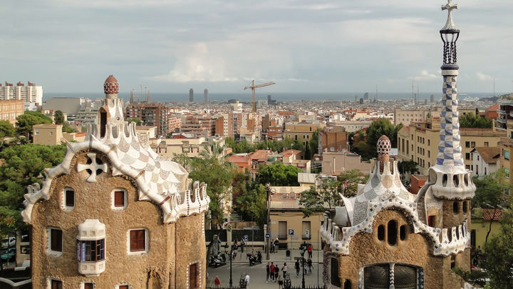 Parque Güell (Barcelona) / Bernard Gagnon | Wikipedia
