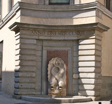 Fuente de los Delfines / Tamorlan | WIKIPEDIA