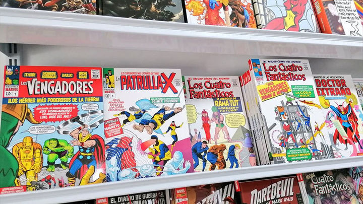 Estantería de Atom Comics con títulos de Marvel / Archivo