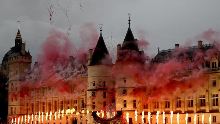 Escenario de luces en París / EFE